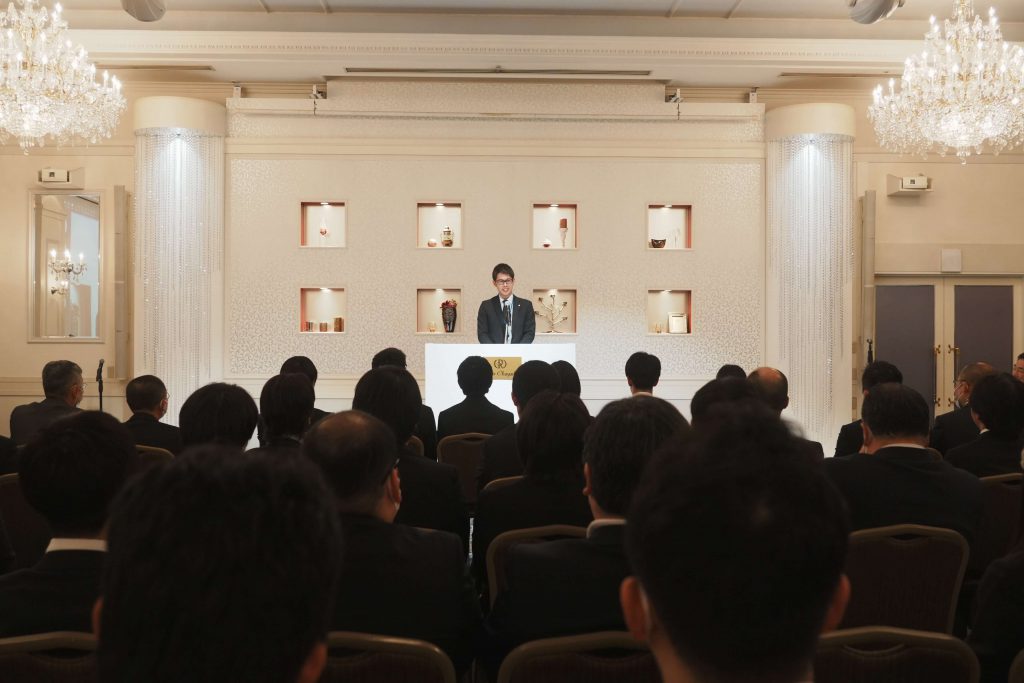 《先輩社員より歓迎の言葉》